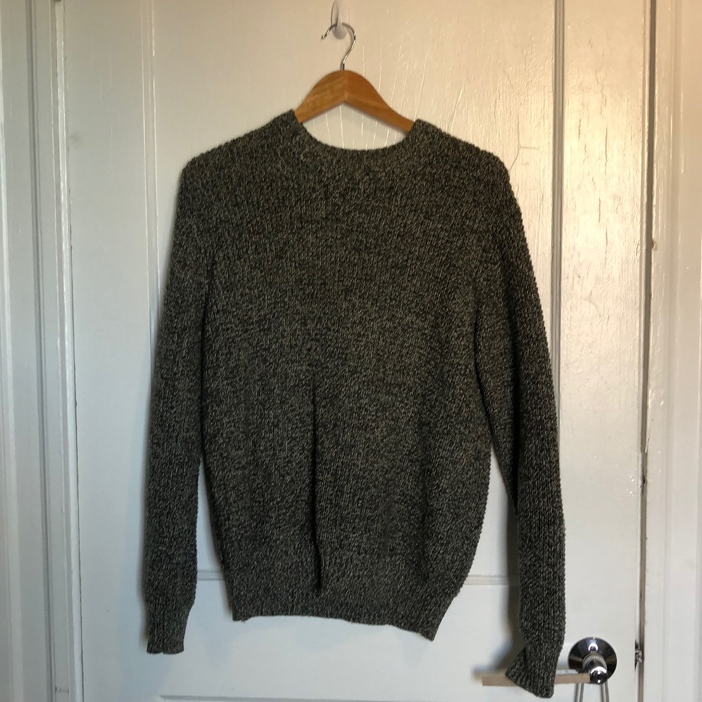 Uniqlo crewneck sweater
